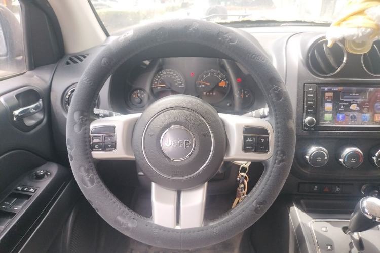 Used Jeep Compass 2014 2.4L four-wheel drive sport version Steering Wheel