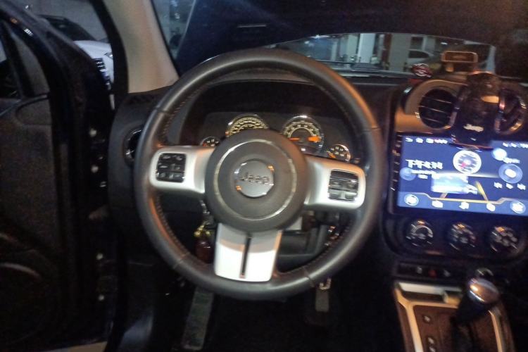 Used Jeep Compass 2014 Revised Version 2.4L Four-Wheel Drive Comfort Edition Steering Wheel