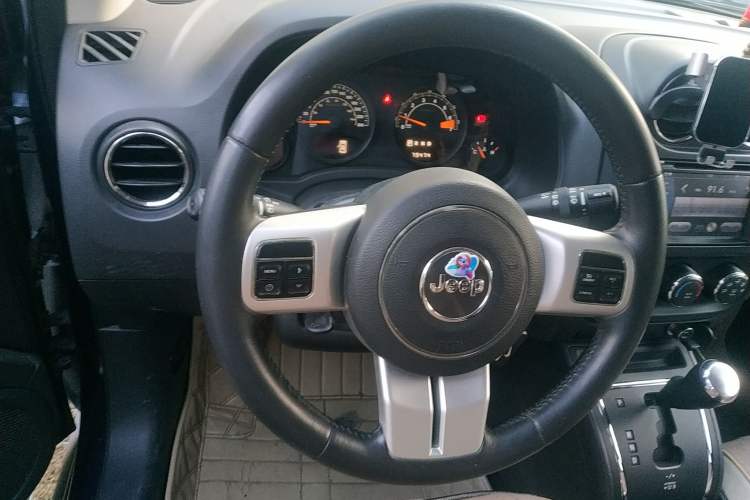 Used Jeep Compass 2014 2.0L two-wheel drive sport version Steering Wheel