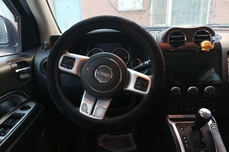 Used Jeep Compass 2014 2.0L two-wheel drive luxury version Steering Wheel