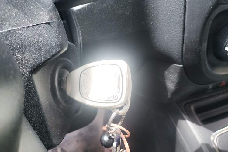 Used Jeep Compass 2014 2.4L four-wheel drive sport version Vehicle Key