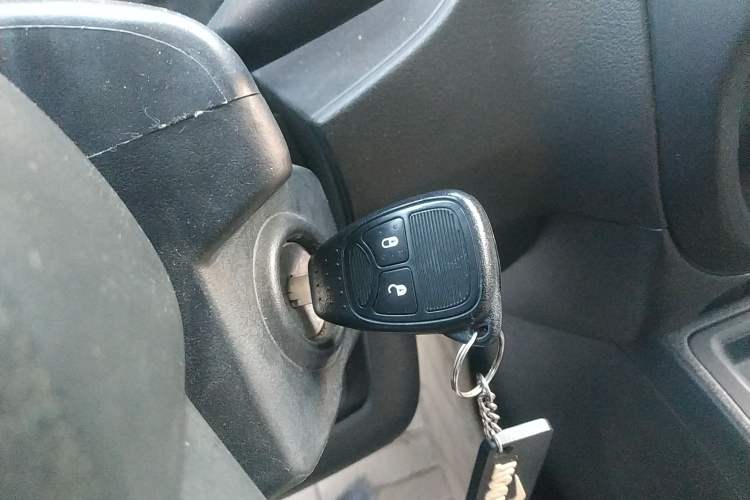Used Jeep Compass 2014 2.0L two-wheel drive sport version Vehicle Key