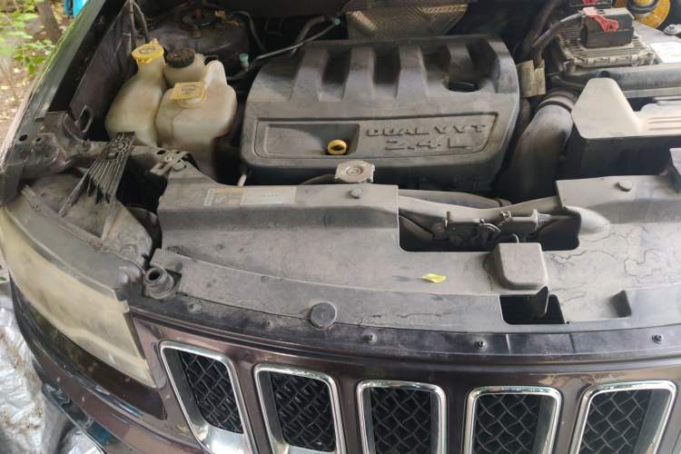 Used Jeep Compass 2014 2.4L Four-Wheel Drive Serpentine Collection Edition Engine Bay Right