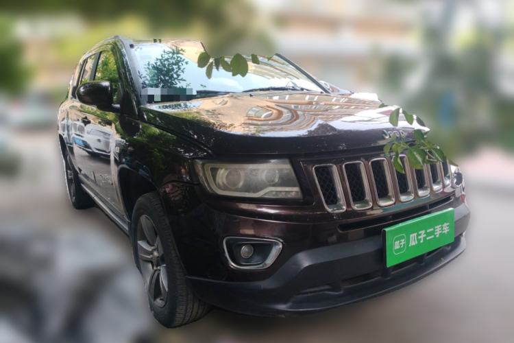 Used Jeep Compass 2014 2.4L Four-Wheel Drive Serpentine Collection Edition Front Right 45 Deg