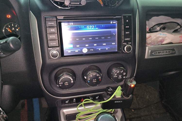 Used Jeep Compass 2014 2.0L two-wheel drive luxury version Audio And AC Panel