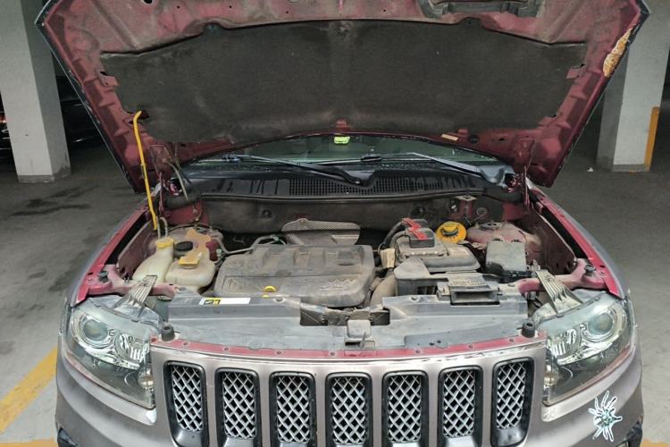 Used Jeep Compass 2014 2.0L two-wheel drive luxury version Engine Bay