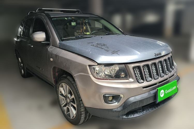 Used Jeep Compass 2014 2.0L two-wheel drive luxury version Front Right 45 Deg