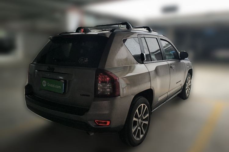 Used Jeep Compass 2014 2.0L two-wheel drive luxury version Rear Right 45 Deg