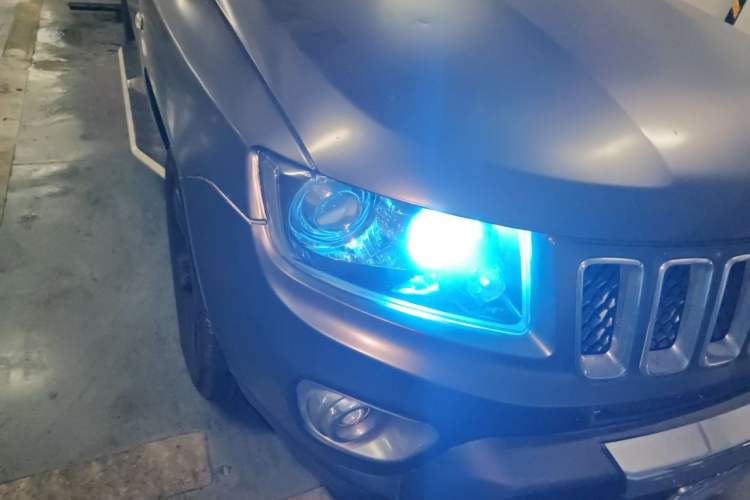 Used Jeep Compass 2014 Revised Version 2.4L Four-Wheel Drive Comfort Edition Right Front Headlight