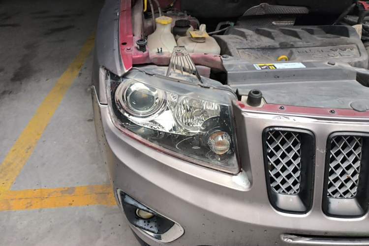 Used Jeep Compass 2014 2.0L two-wheel drive luxury version Right Front Headlight