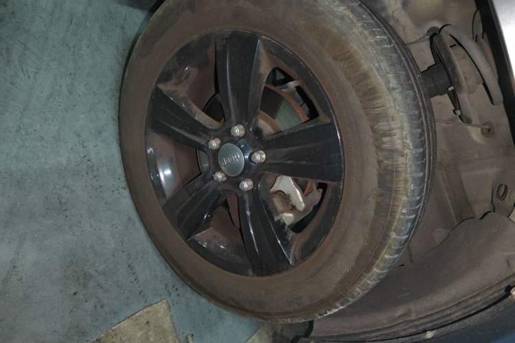 Used Jeep Compass 2014 Revised Version 2.4L Four-Wheel Drive Comfort Edition Right Front Wheel Hub