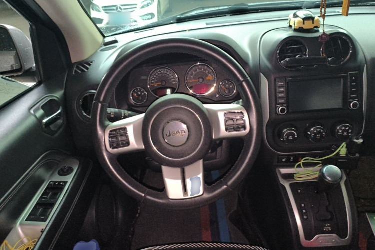 Used Jeep Compass 2014 2.0L two-wheel drive luxury version Steering Wheel