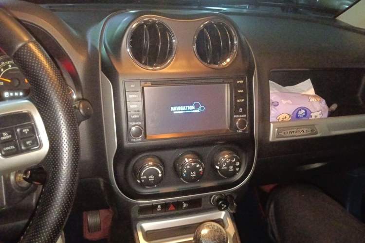 Used Jeep Compass 2014 Revised Version 2.4L Four-Wheel Drive Comfort Edition Audio And AC Panel