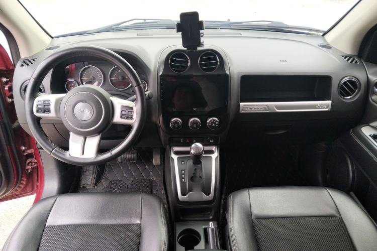 Used Jeep Compass 2014 Revised Version 2.4L Four-Wheel Drive Comfort Edition Center Console