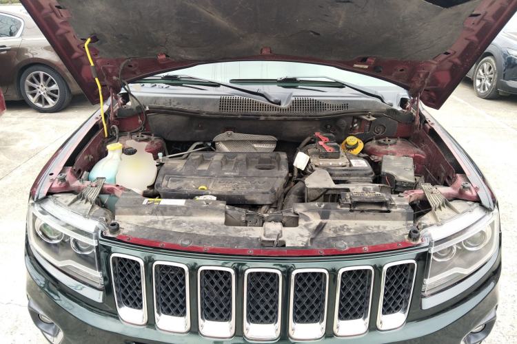 Used Jeep Compass 2014 Revised Version 2.4L Four-Wheel Drive Comfort Edition Engine Bay
