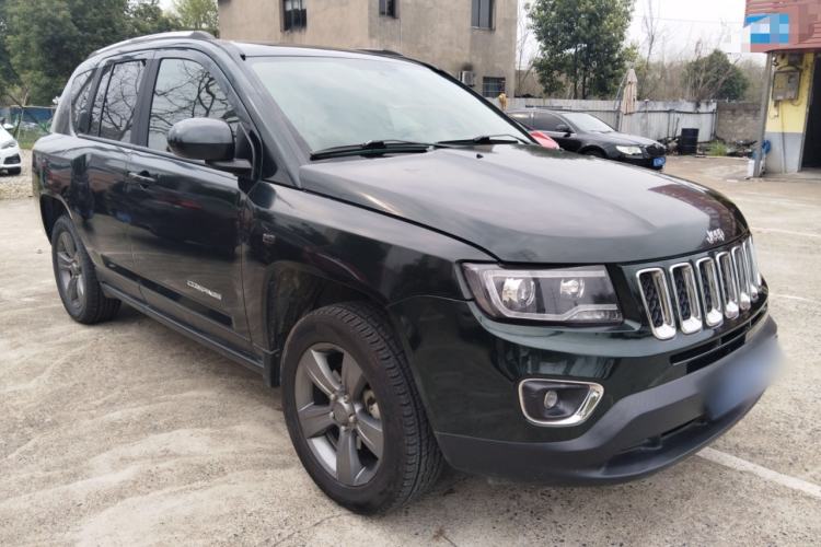 Used Jeep Compass 2014 Revised Version 2.4L Four-Wheel Drive Comfort Edition Front Right 45 Deg