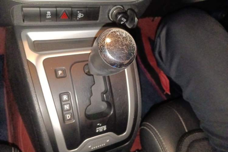 Used Jeep Compass 2014 Revised Version 2.4L Four-Wheel Drive Comfort Edition Gear Lever