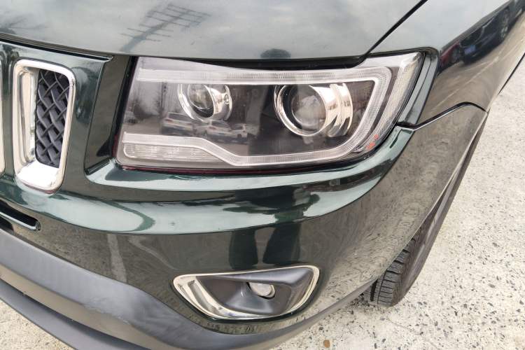 Used Jeep Compass 2014 Revised Version 2.4L Four-Wheel Drive Comfort Edition Left Front Headlight