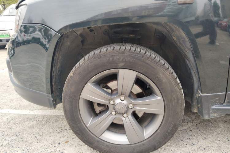 Used Jeep Compass 2014 Revised Version 2.4L Four-Wheel Drive Comfort Edition Left Front Wheel Hub