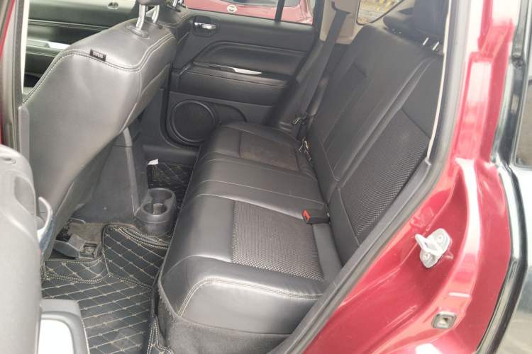 Used Jeep Compass 2014 Revised Version 2.4L Four-Wheel Drive Comfort Edition Left Rear Seat