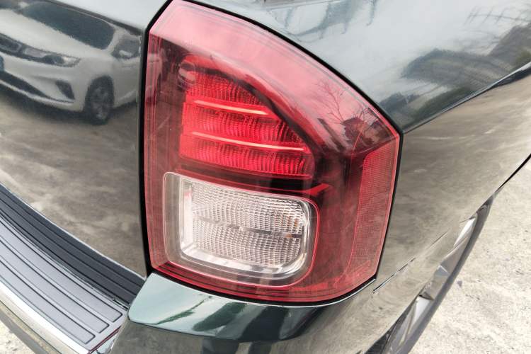 Used Jeep Compass 2014 Revised Version 2.4L Four-Wheel Drive Comfort Edition Right Rear Taillight