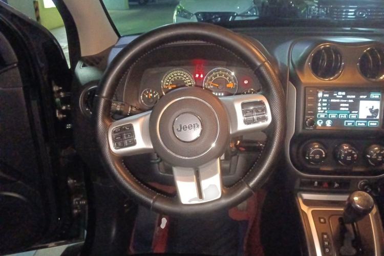 Used Jeep Compass 2014 Revised Version 2.4L Four-Wheel Drive Comfort Edition Steering Wheel