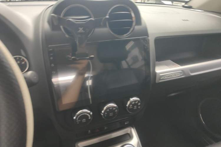 Used Jeep Compass 2014 Revised Version 2.4L Four-Wheel Drive Comfort Edition Audio And AC Panel