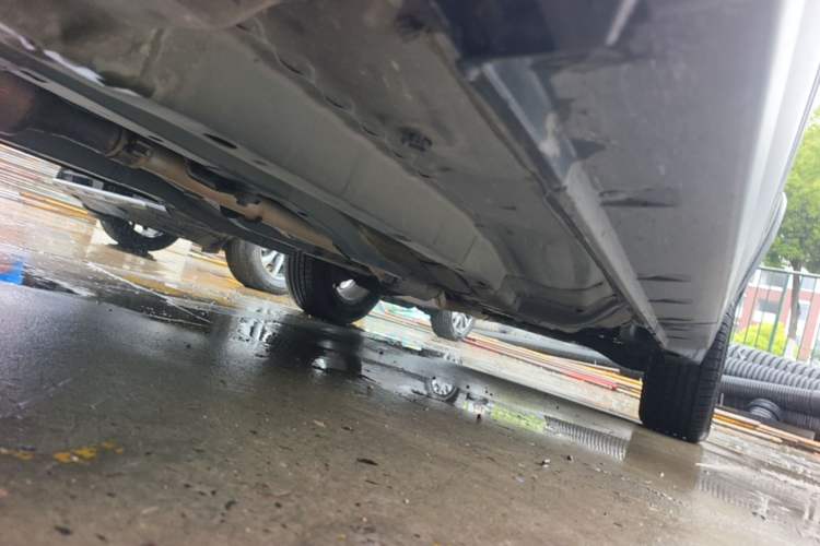 Used Jeep Compass 2014 2.4L four-wheel drive sport version Chassis Front Left