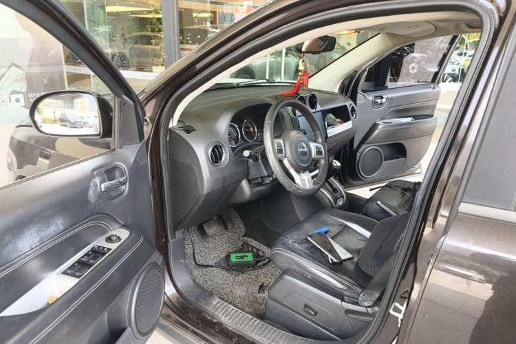 Used Jeep Compass 2014 2.0L two-wheel drive luxury version Driver Seat