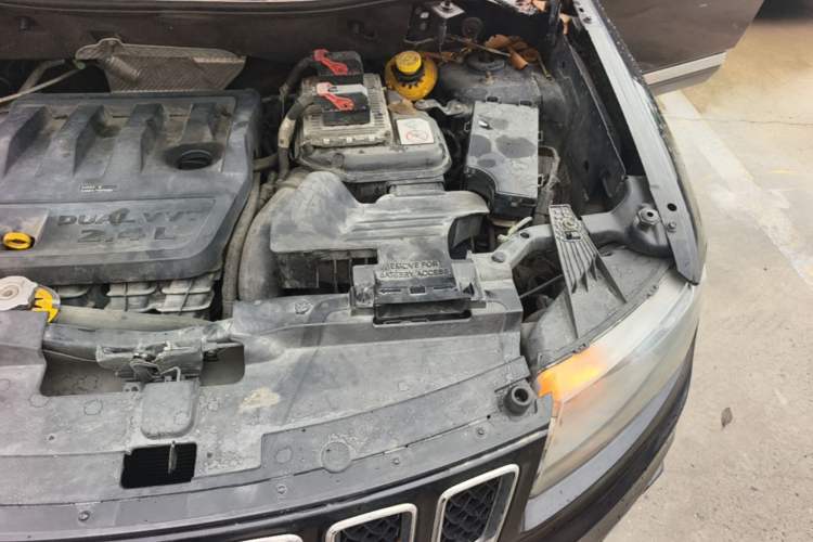 Used Jeep Compass 2014 2.4L four-wheel drive sport version Engine Bay Left