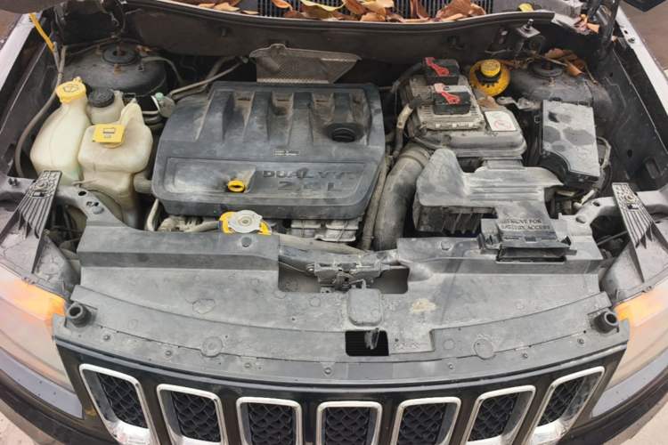 Used Jeep Compass 2014 2.4L four-wheel drive sport version Engine Bay