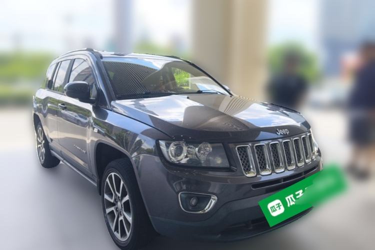 Used Jeep Compass 2014 2.0L two-wheel drive luxury version Front Right 45 Deg