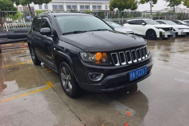 Used Jeep Compass 2014 2.4L four-wheel drive sport version Front Right 45 Deg