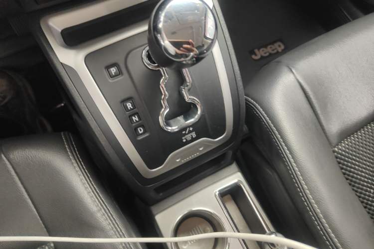 Used Jeep Compass 2014 Revised Version 2.4L Four-Wheel Drive Comfort Edition Gear Lever