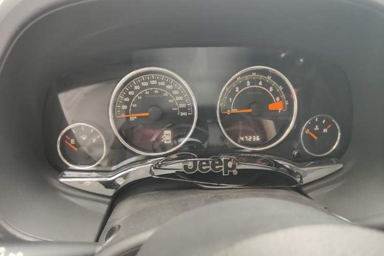 Used Jeep Compass 2014 Revised Version 2.4L Four-Wheel Drive Comfort Edition Instrument Cluster