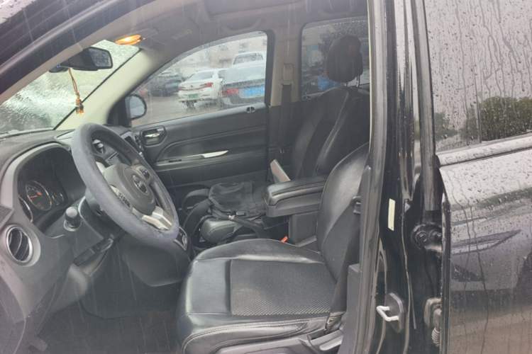 Used Jeep Compass 2014 2.4L four-wheel drive sport version Left Front Seat