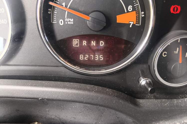 Used Jeep Compass 2014 2.0L two-wheel drive luxury version Odometer Close Up