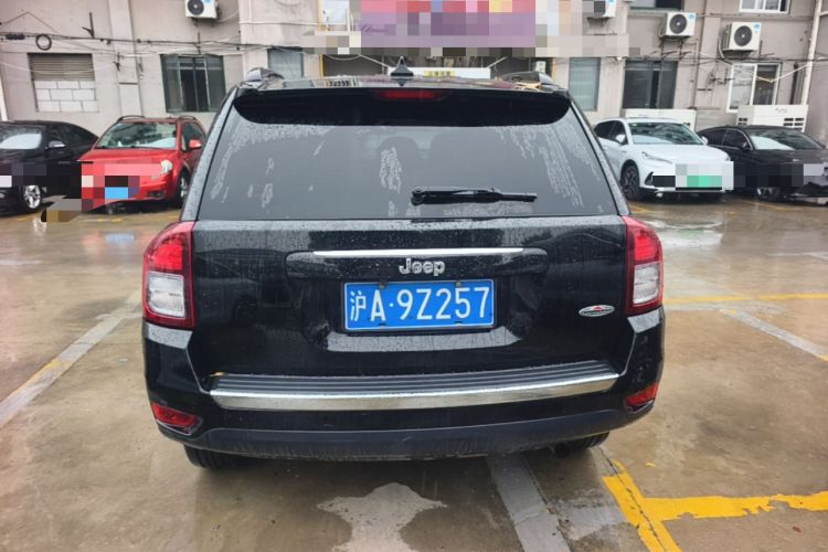 Used Jeep Compass 2014 2.4L four-wheel drive sport version Rear