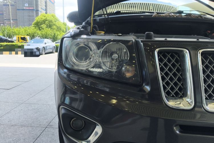 Used Jeep Compass 2014 2.0L two-wheel drive luxury version Right Front Headlight