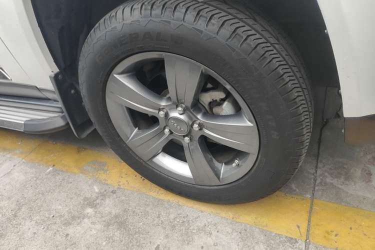 Used Jeep Compass 2014 Revised Version 2.4L Four-Wheel Drive Comfort Edition Right Front Wheel Hub
