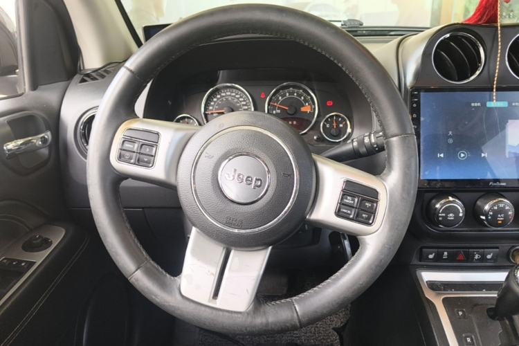 Used Jeep Compass 2014 2.0L two-wheel drive luxury version Steering Wheel