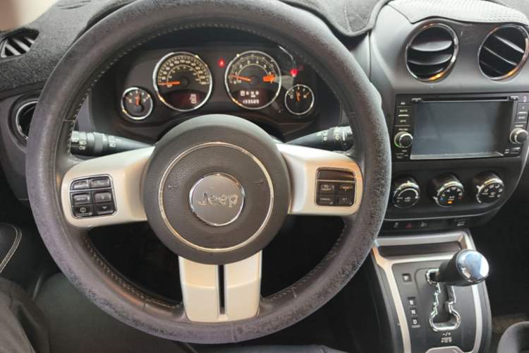 Used Jeep Compass 2014 2.4L four-wheel drive sport version Steering Wheel