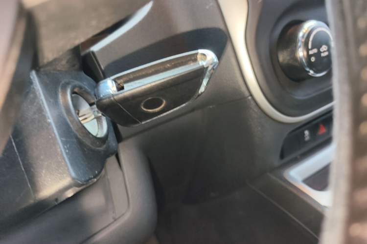 Used Jeep Compass 2014 2.4L four-wheel drive sport version Vehicle Key