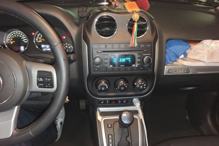 Used Jeep Compass 2014 2.4L four-wheel drive luxury version Audio And AC Panel