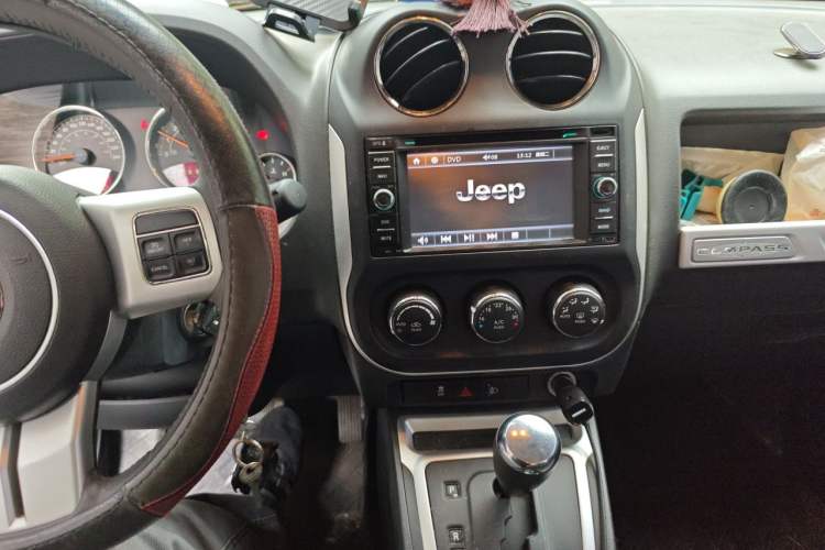 Used Jeep Compass 2014 2.4L Four-Wheel Drive Serpentine Collection Edition Audio And AC Panel