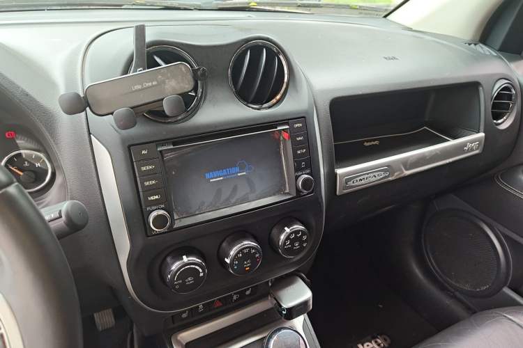 Used Jeep Compass 2014 Revised Version 2.0L Two-Wheel Drive Elite Edition Audio And AC Panel