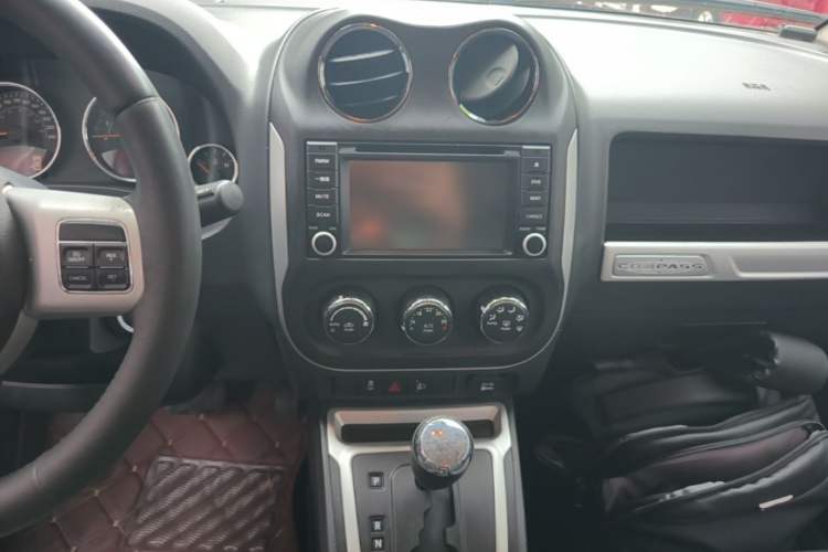 Used Jeep Compass 2014 Revised Version 2.4L Four-Wheel Drive Comfort Edition Audio And AC Panel
