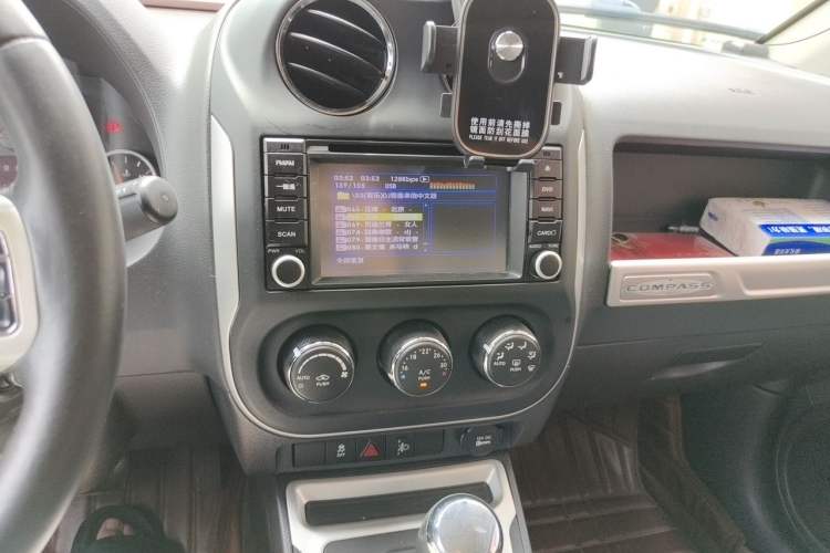 Used Jeep Compass 2014 Revised Version 2.4L Four-Wheel Drive Comfort Edition Audio And AC Panel