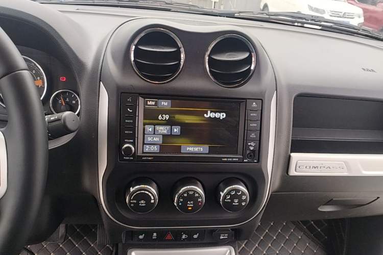 Used Jeep Compass 2014 Revised Version 2.0L Two-Wheel Drive Elite Edition Audio And AC Panel