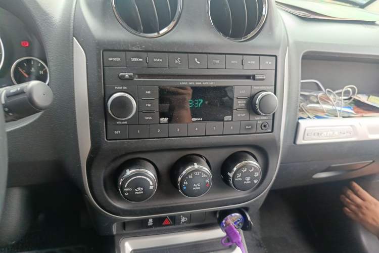 Used Jeep Compass 2014 Revised Version 2.4L Four-Wheel Drive Comfort Edition Audio And AC Panel